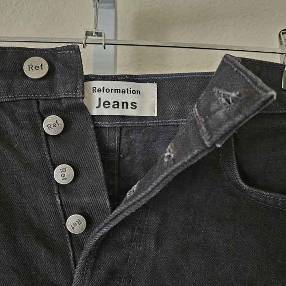 REFORMATION JEANS Dixie High Rise Black Wash Pull-On Raw Hem Jean Shorts Sz 26 - Picture 4 of 13